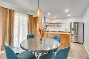 Chic Farmhouse, 3Mi to Lake-Pet Friendly and Golfing
